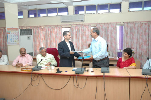 Realiza Misión Académica India 2013