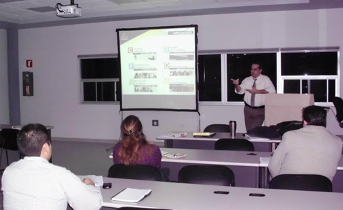 Docentes reciben curso de inducción