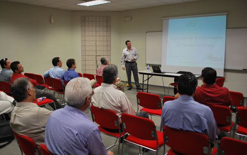 Experto en Seguridad Visita el Campus