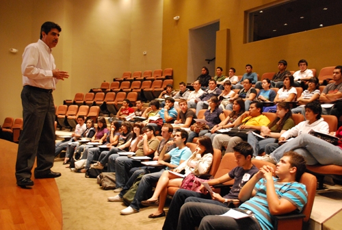 Regresan a su Alma Mater
