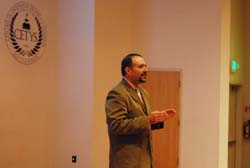 Es profesor invitado en IPADE