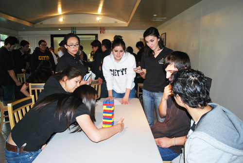 Realizan Primer Torneo de Jenga