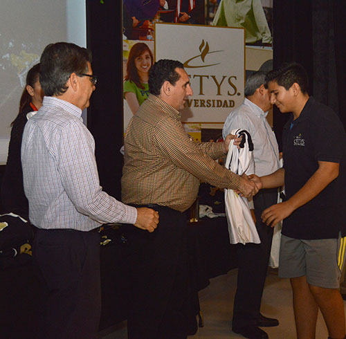 Jugadores reciben jersey