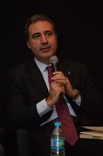 Presenta libro sobre nuevo juicio de amparo
