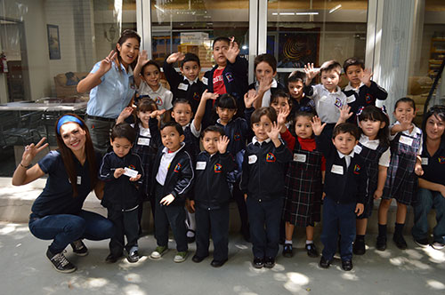 Infantes visitan la Biblioteca