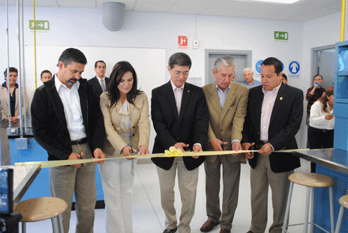 Reinauguran Laboratorio de Química y Biología