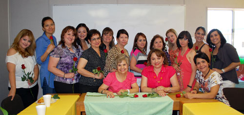 Administrativos de Prepa festejan a mamás