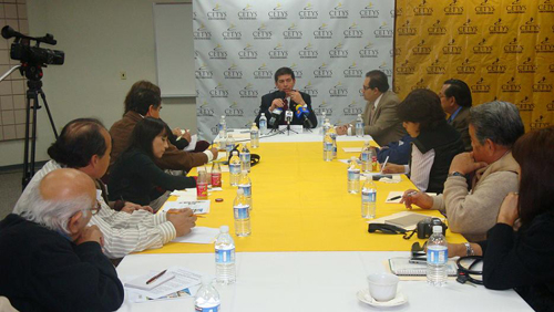 Dr. León García se Reúne con Medios de Comunicación
