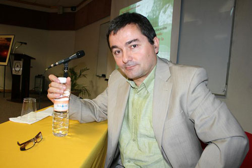 Experto en Educación Ambiental Imparte Conferencia en CETYS