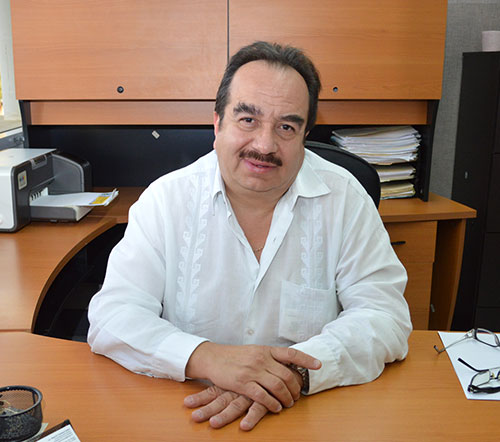 Recibe distintivo de abogados a nivel nacional