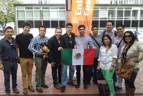 Participan en festival de emprendedores