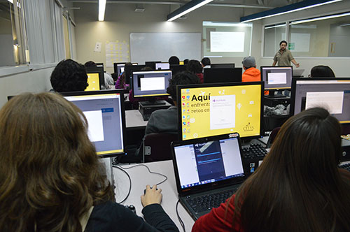 Desarrollan aplicaciones para móviles
