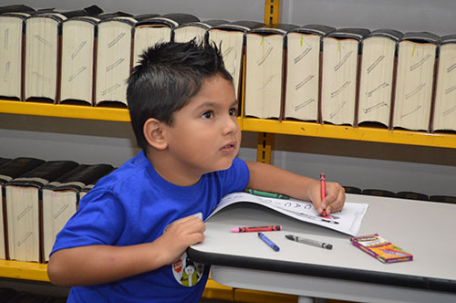 Casi 50 niños viven un día en la Biblioteca