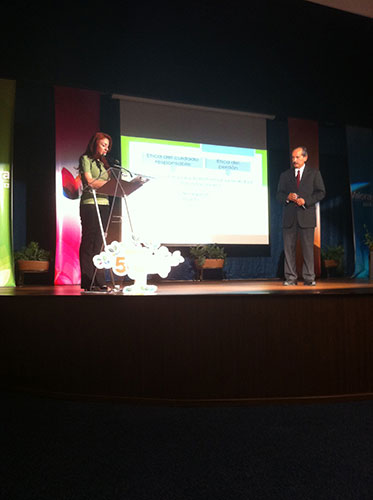 Imparte conferencia en Sinaloa