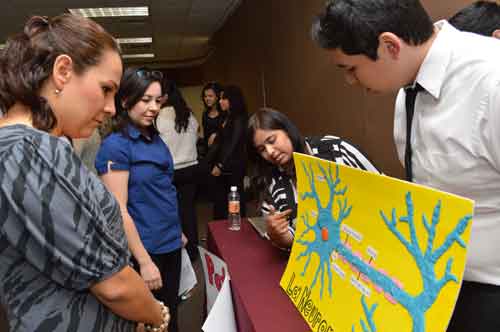 Psicólogos tienen Muestra Académica