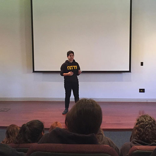 Bachilleres destacan en oratoria