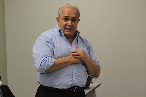 Imparte plática ex gobernador Osuna Millán