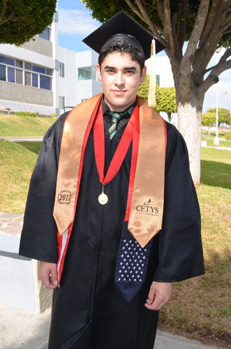 Estudiante de LNI en cuadro de honor de SDSU