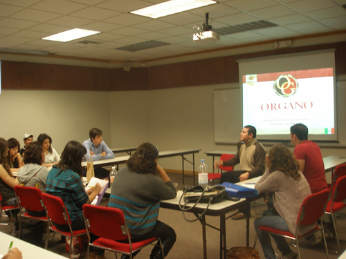 Brindan charla a estudiantes de LAE