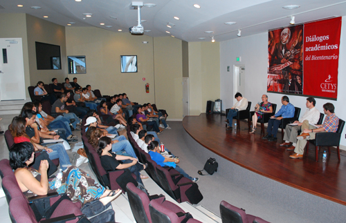 Participan en panel del Bicentenario