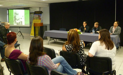 Empresarios participan en Panel