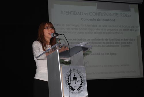 Orientan a padres de familia