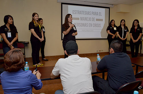 Imparten psicólogas taller en la PEP