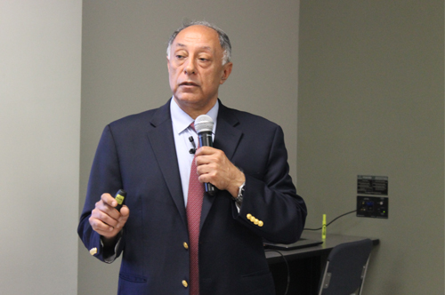 Imparten conferencia Performance Management