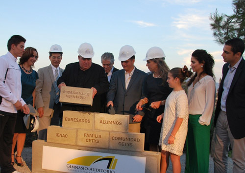 Primera Piedra del Gimnasio Auditorio Rodrigo Valle Hernández