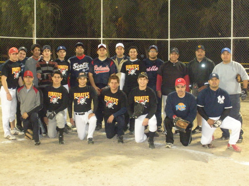 Participan en Liga de Softbol