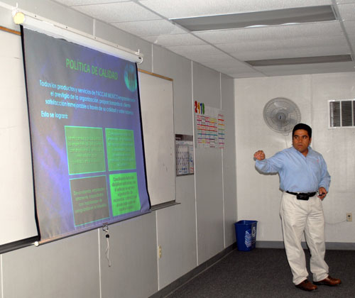 Reciben plática de especialista de Kenworth