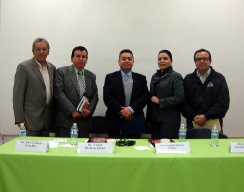 Abordan independencia de poderes judiciales