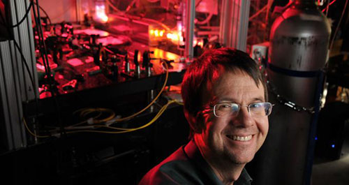 ¡Interactúa con el Premio Nobel de Física!