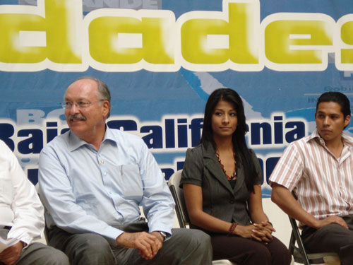 Gana Alumna de CETYS Premio Estatal de la Juventud 2006