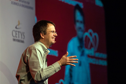 Premio Nobel inspira a estudiantes