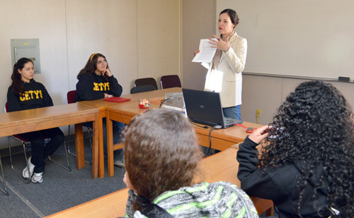 Bachilleres reciben curso de inducción