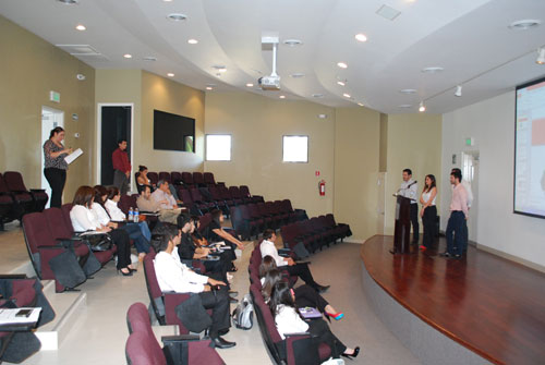 Alumnos presentan empresas