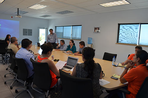 Profesores presentan proyectos