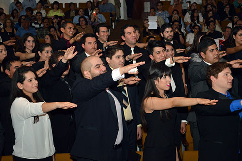 Toman protesta a 44 nuevos profesionistas