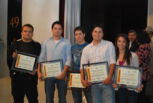 Jóvenes Emprendedores ganan competencia