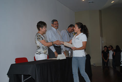 Reconocen talento de jóvenes bachilleres