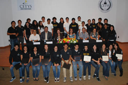 Reconocen talento de jóvenes bachilleres