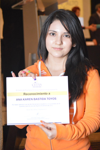 Premian excelencia académica