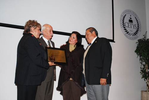 Homenajean al Ing. Blancas de la Cruz