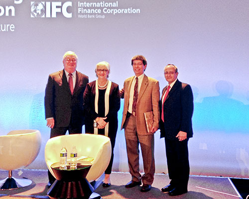 Rector asiste a evento del Banco Mundial