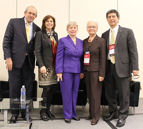 Participa Rector en panel internacional