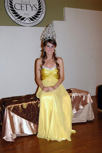 Ríen con La Reina de su Casa