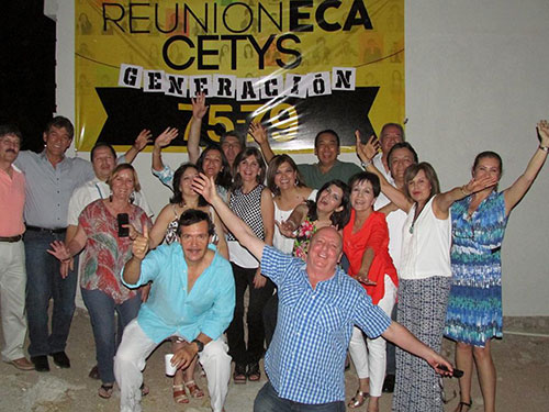 Conviven después de 35 años de egreso