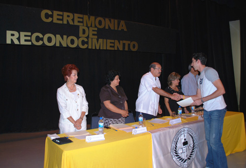 Distinguen a más de 100 Bachilleres