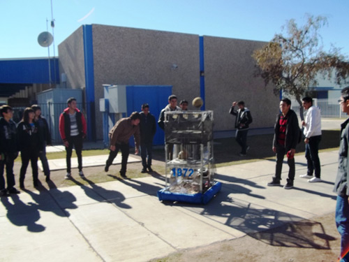 Compiten en certamen de Robótica